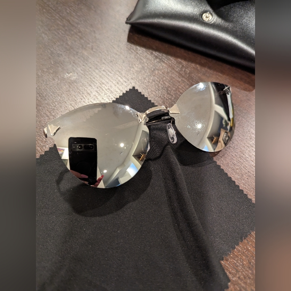 Sunglasses - Picture 3 of 7